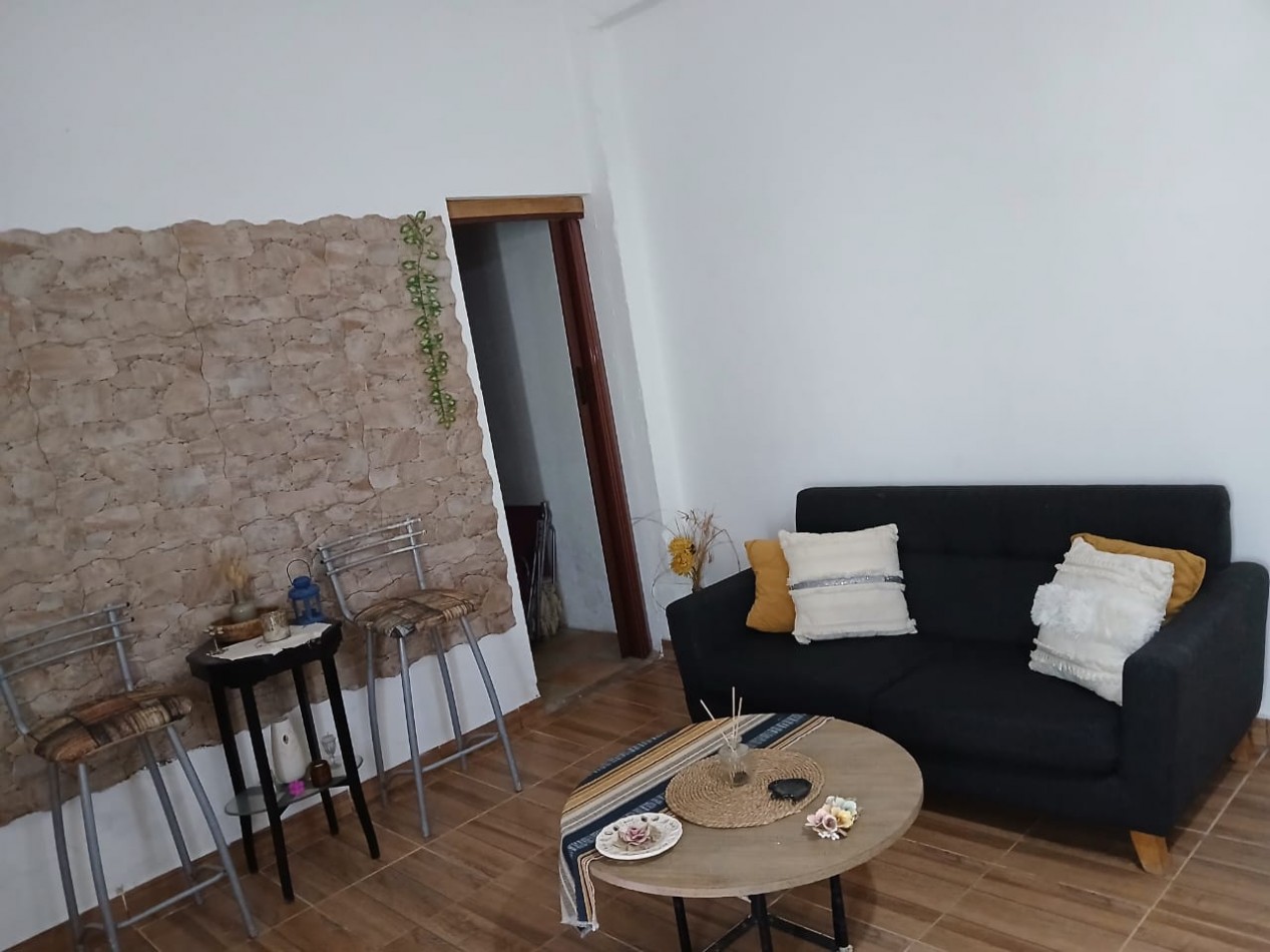 Lainez 700, dos dormitorios, patio amplio, interna.