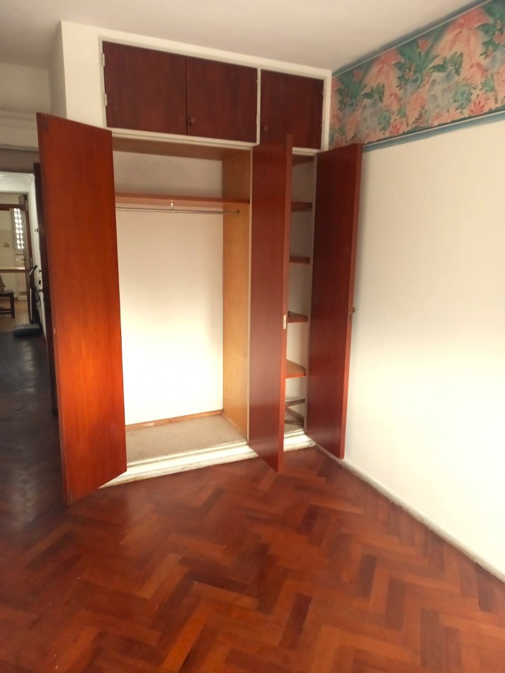 Cochabamba 1700, departamento de 2 dormitorios, con cochera y baulera, excelente zona.