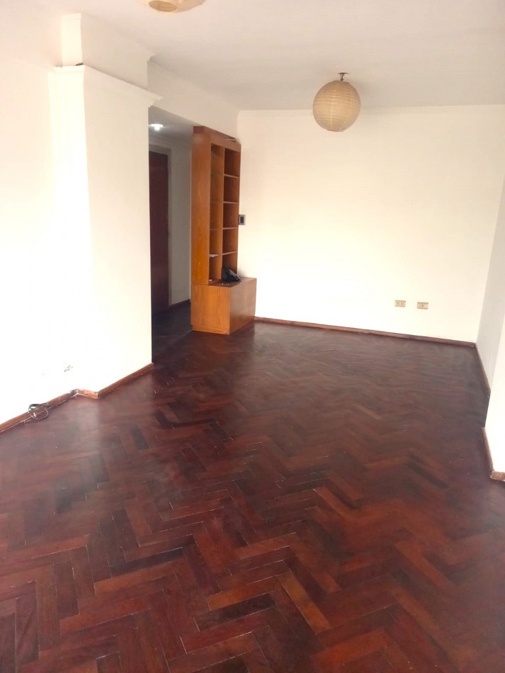 Cochabamba 1700, departamento de 2 dormitorios, con cochera y baulera, excelente zona.