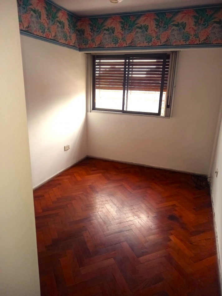 Cochabamba 1700, departamento de 2 dormitorios, con cochera y baulera, excelente zona.