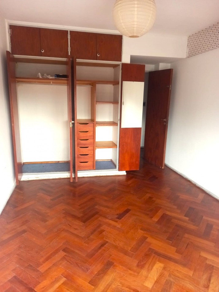 Cochabamba 1700, departamento de 2 dormitorios, con cochera y baulera, excelente zona.