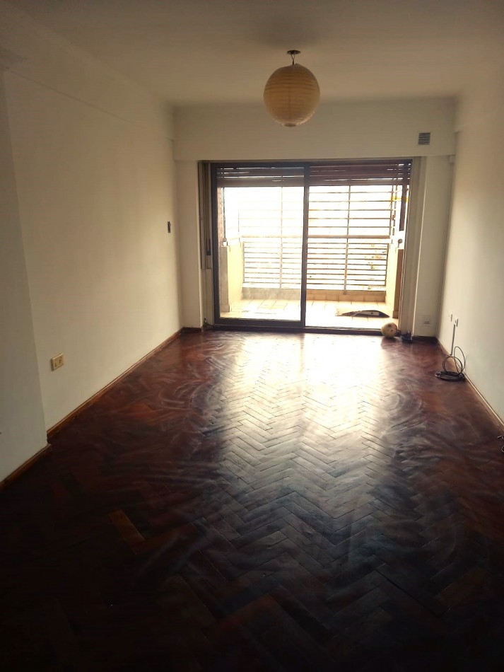 Cochabamba 1700, departamento de 2 dormitorios, con cochera y baulera, excelente zona.