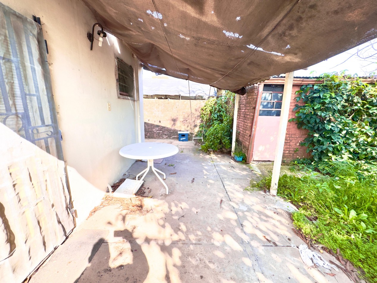 Los Aromos 300, Baigorria, casa 3 dormitorios, mas departamento. Excelente estado, 300 m2.