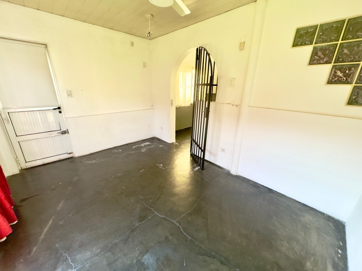 Los Aromos 300, Baigorria, casa 3 dormitorios, mas departamento. Excelente estado, 300 m2.