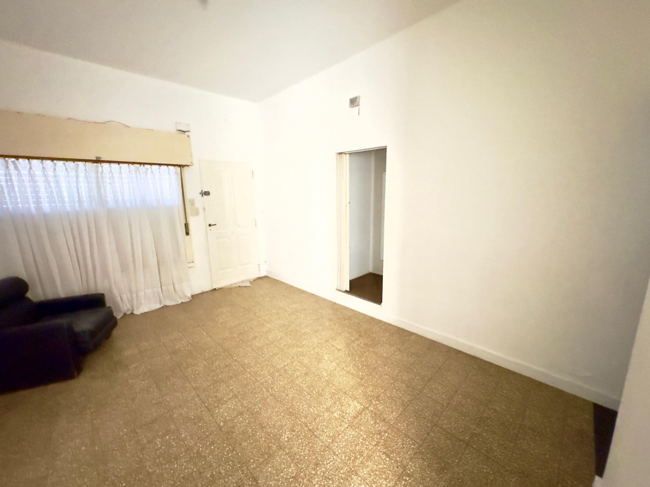 Los Aromos 300, Baigorria, casa 3 dormitorios, mas departamento. Excelente estado, 300 m2.