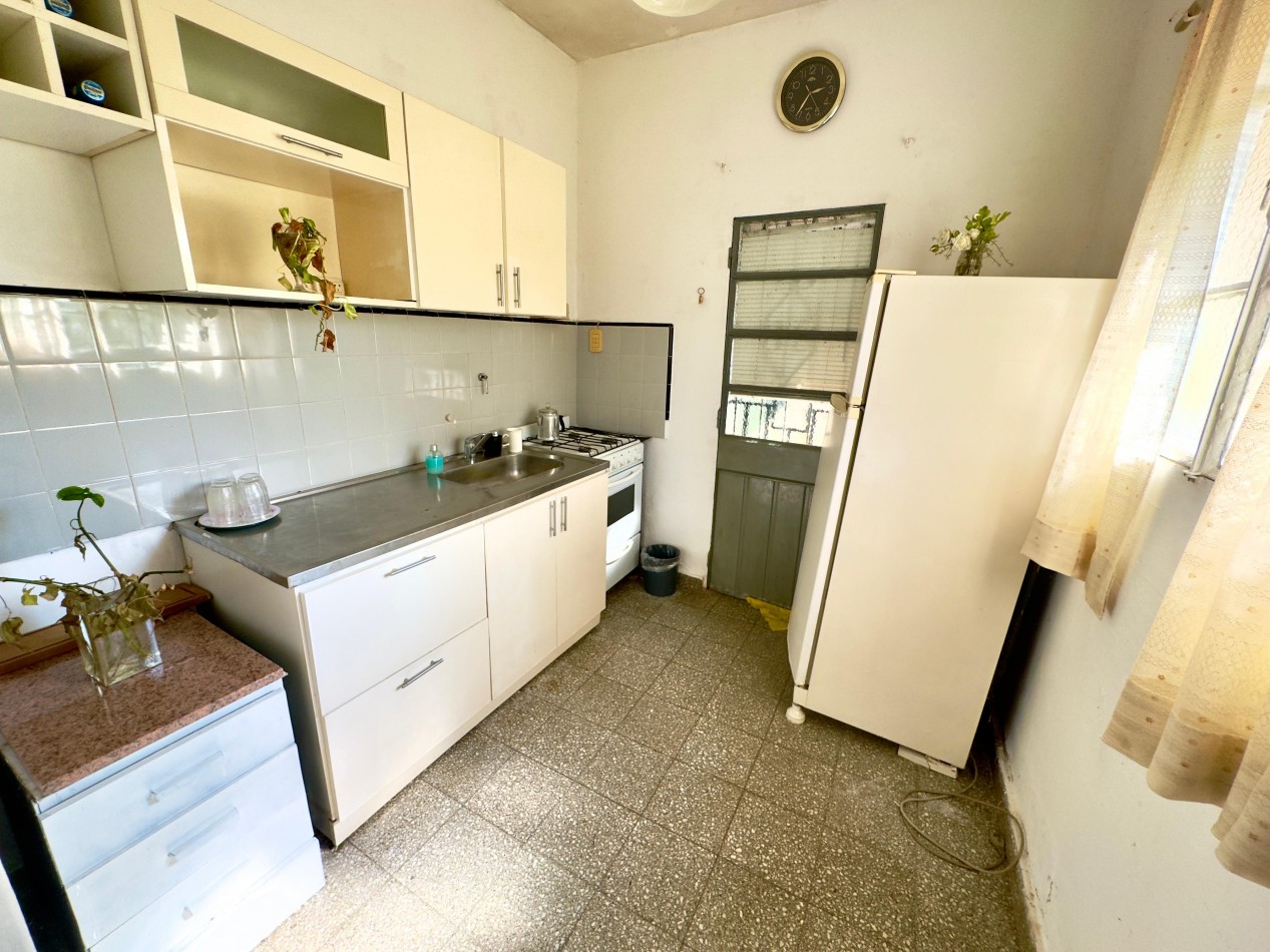 Los Aromos 300, Baigorria, casa 3 dormitorios, mas departamento. Excelente estado, 300 m2.