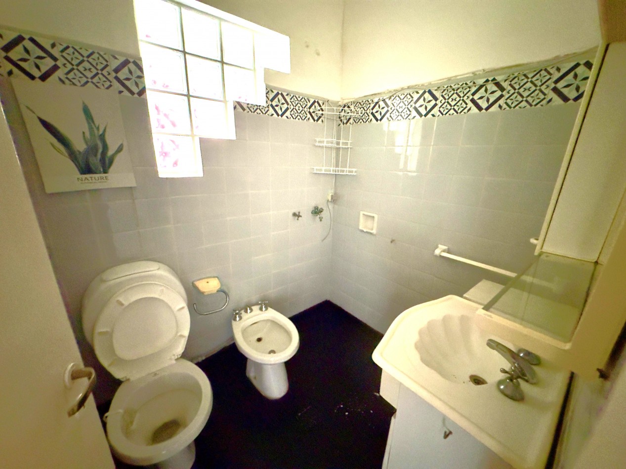 Los Aromos 300, Baigorria, casa 3 dormitorios, mas departamento. Excelente estado, 300 m2.