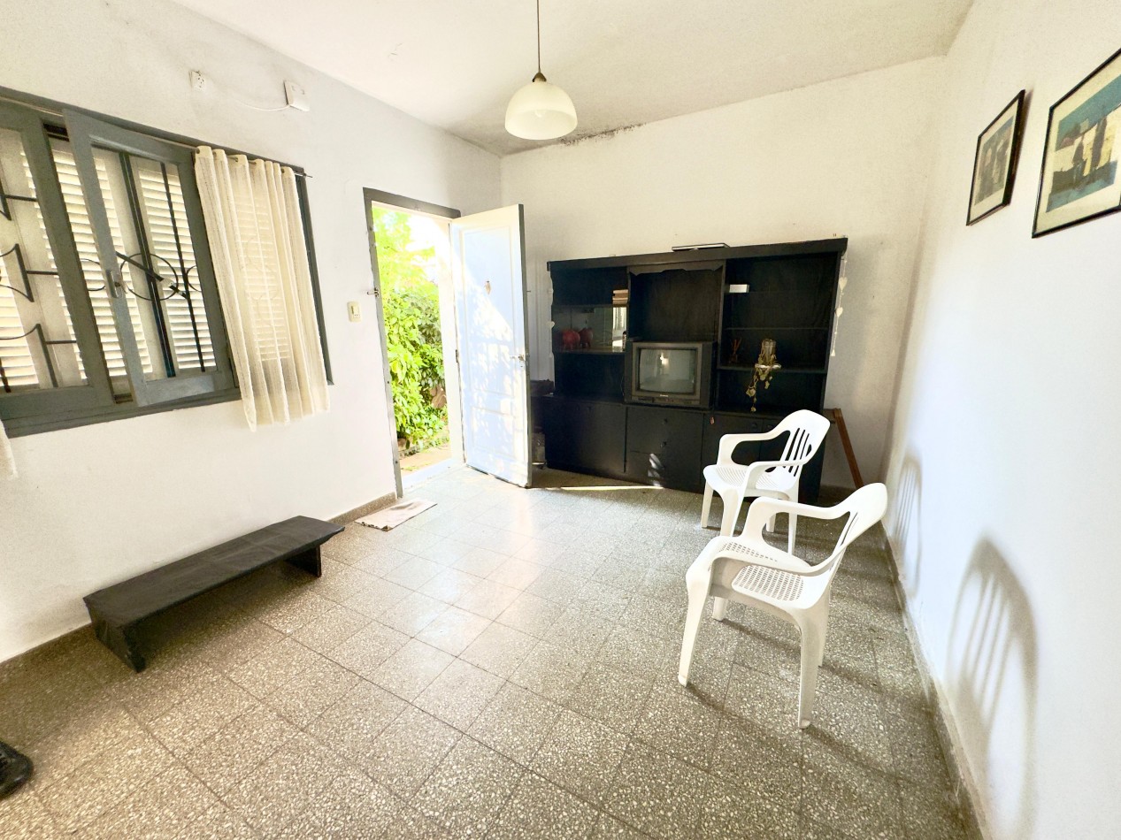 Los Aromos 300, Baigorria, casa 3 dormitorios, mas departamento. Excelente estado, 300 m2.