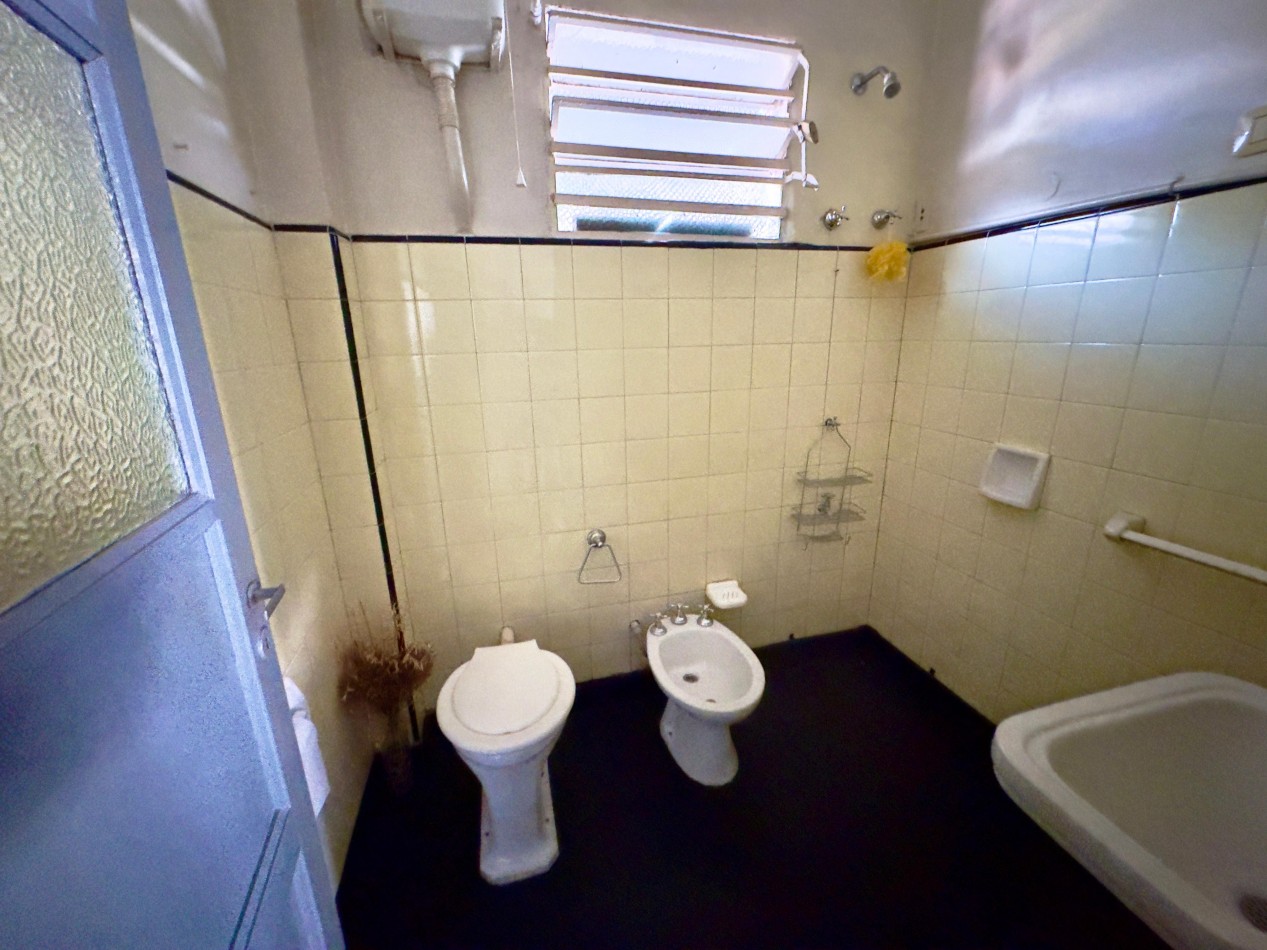 Los Aromos 300, Baigorria, casa 3 dormitorios, mas departamento. Excelente estado, 300 m2.