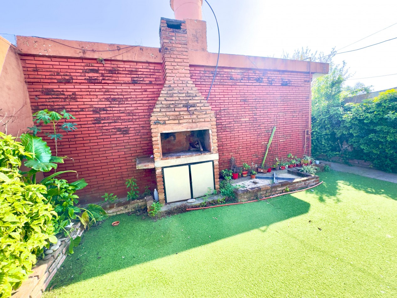 Los Aromos 300, Baigorria, casa 3 dormitorios, mas departamento. Excelente estado, 300 m2.