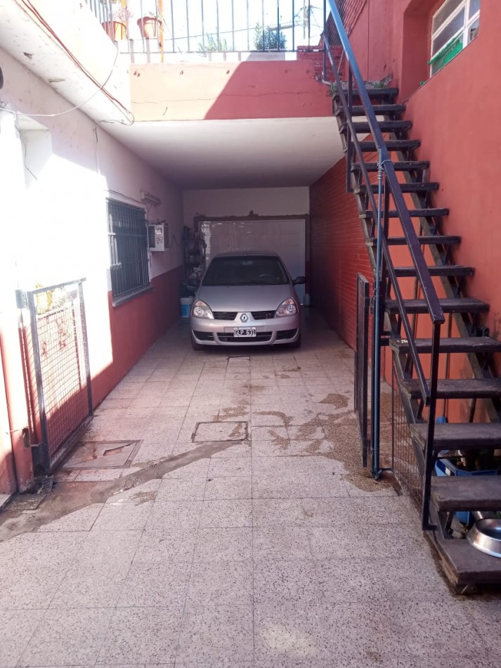 Tte Agneta 1900, casa 3 dormitorios, mas departamento.