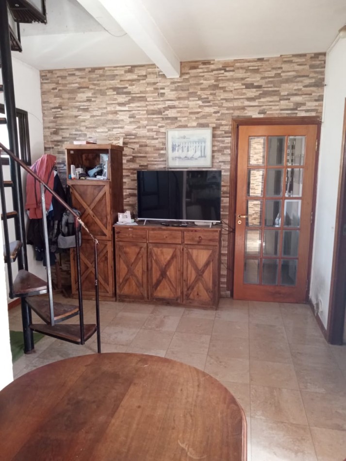 Tte Agneta 1900, casa 3 dormitorios, mas departamento.