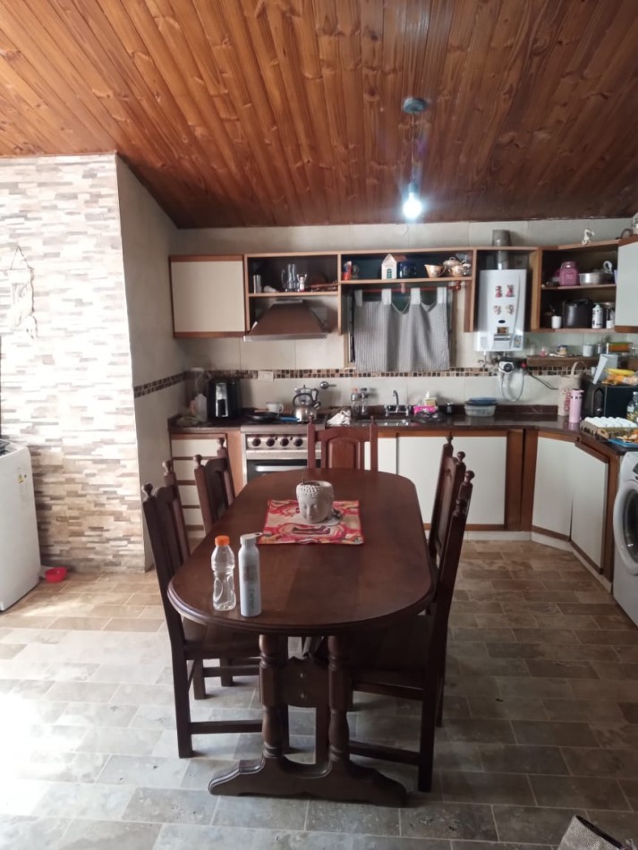 Tte Agneta 1900, casa 3 dormitorios, mas departamento.