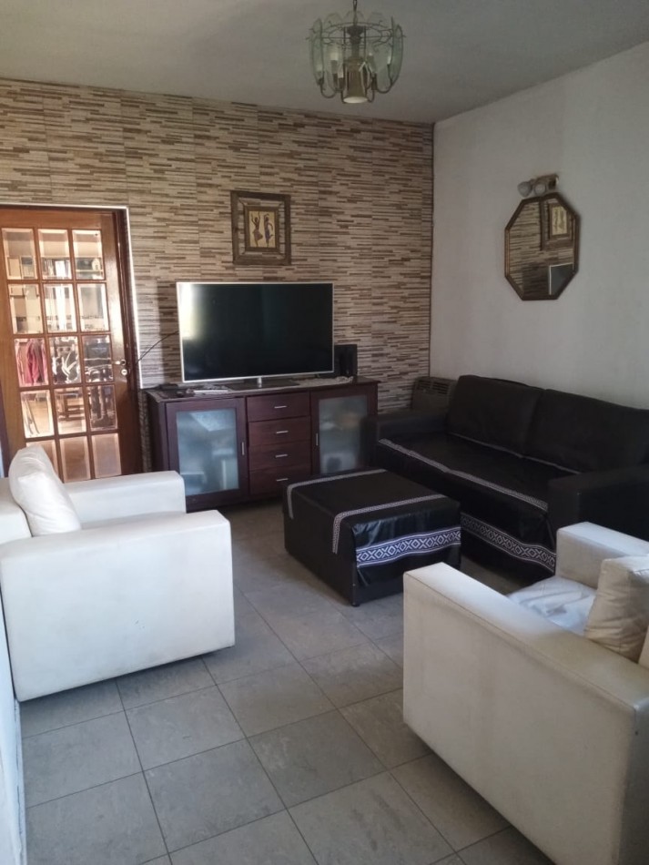 Tte Agneta 1900, casa 3 dormitorios, mas departamento.