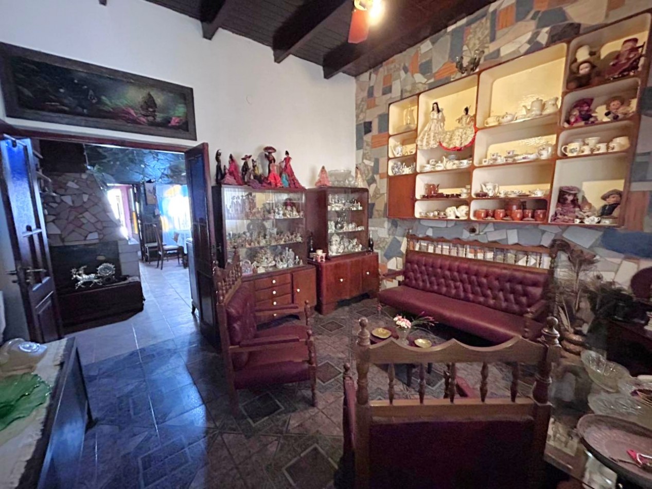 Fray Luis Beltran, Maipu 2200, casa 3 dormitorios + dos departamentos independientes.