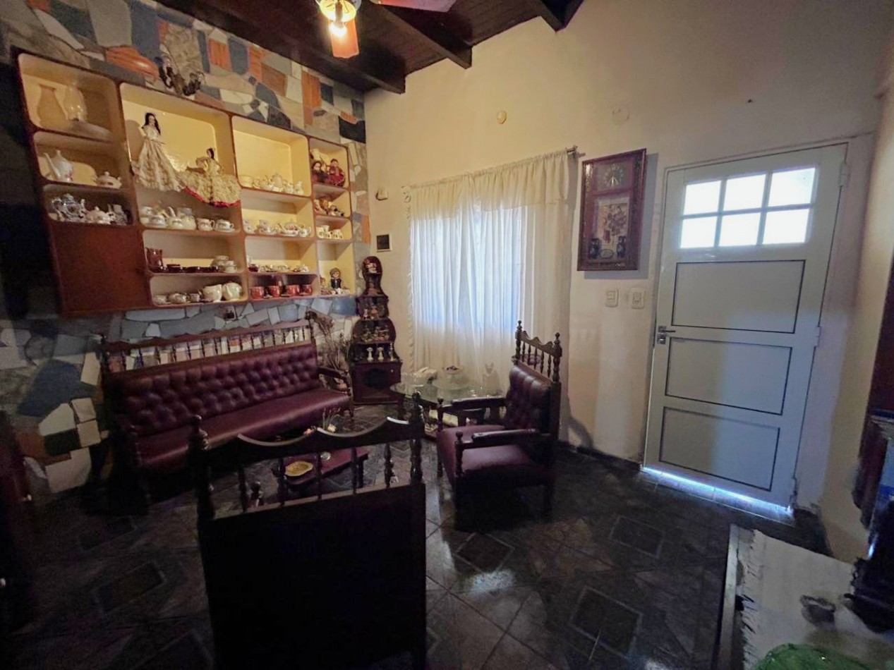 Fray Luis Beltran, Maipu 2200, casa 3 dormitorios + dos departamentos independientes.