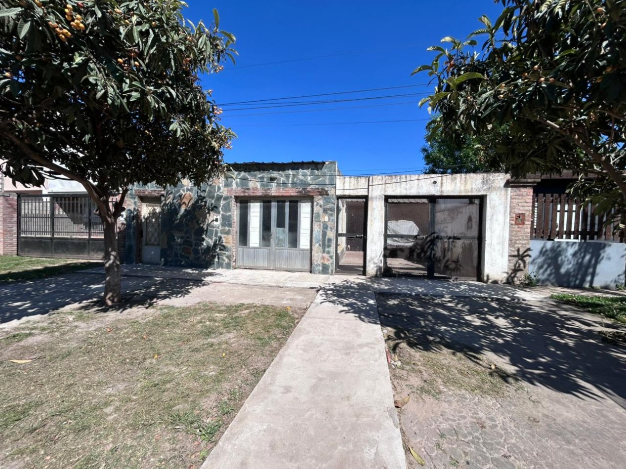 Fray Luis Beltran, Maipu 2200, casa 3 dormitorios + dos departamentos independientes.