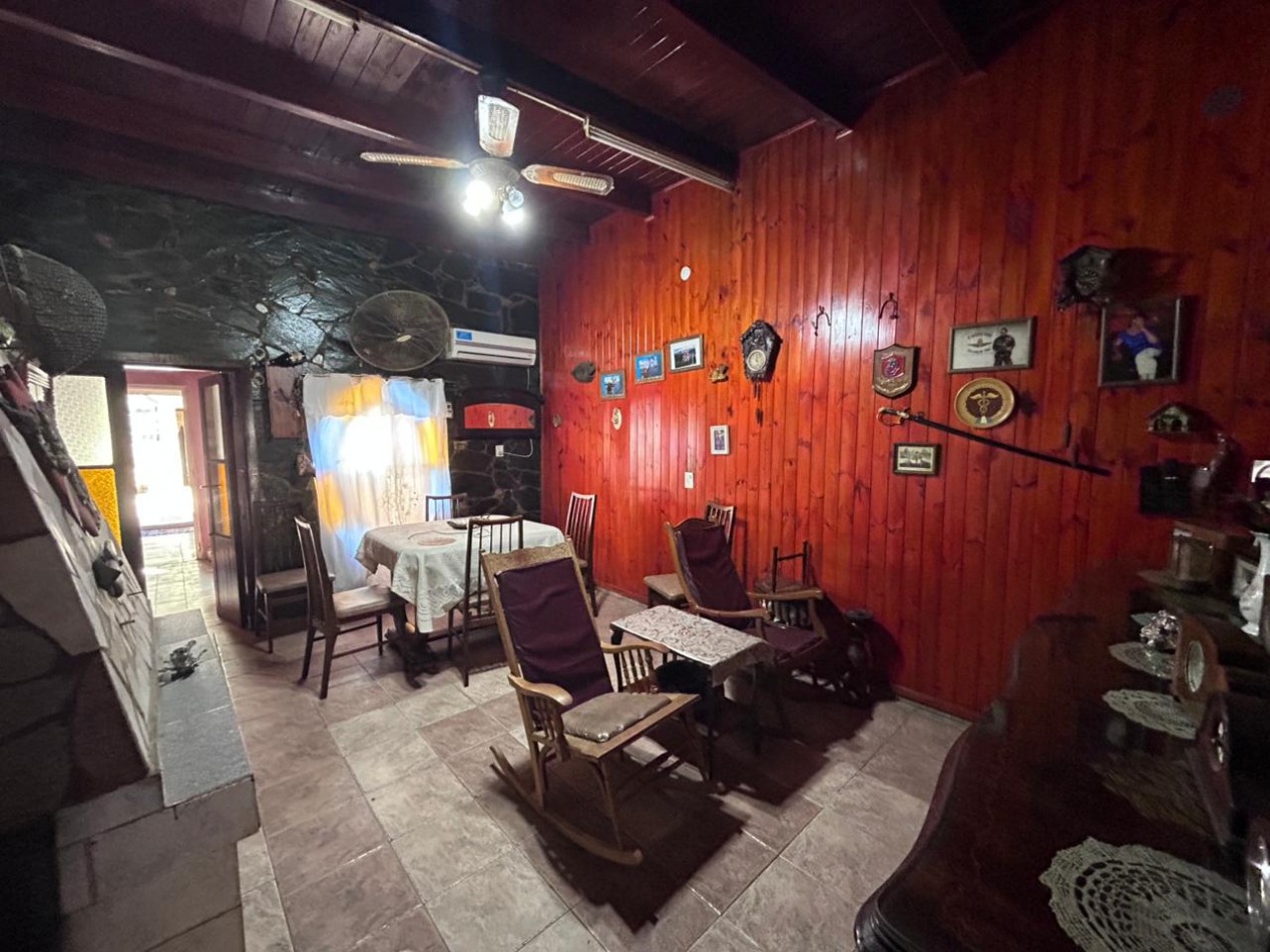 Fray Luis Beltran, Maipu 2200, casa 3 dormitorios + dos departamentos independientes.