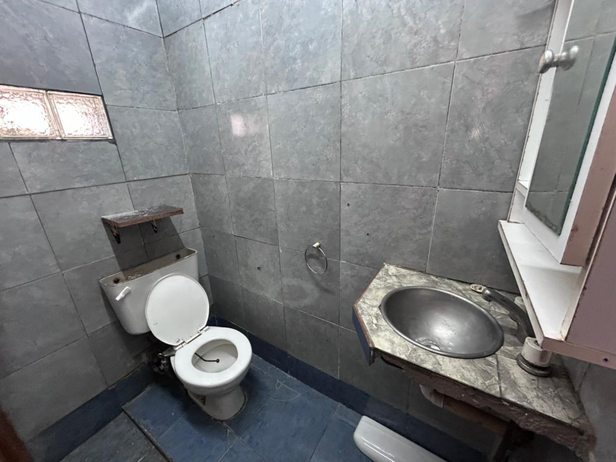 Fray Luis Beltran, Maipu 2200, casa 3 dormitorios + dos departamentos independientes.