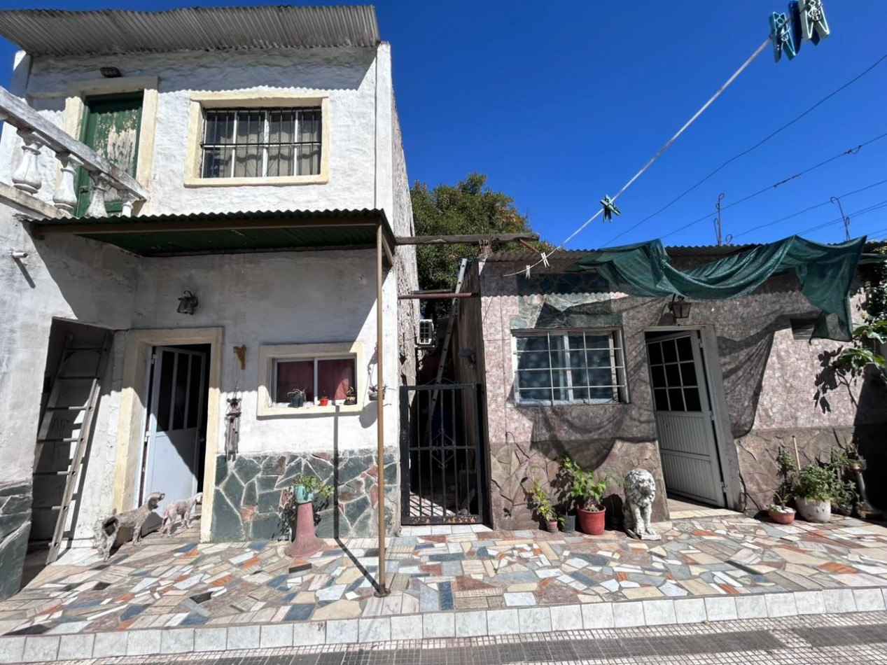 Fray Luis Beltran, Maipu 2200, casa 3 dormitorios + dos departamentos independientes.