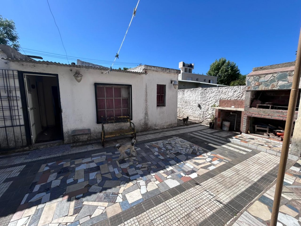 Fray Luis Beltran, Maipu 2200, casa 3 dormitorios + dos departamentos independientes.