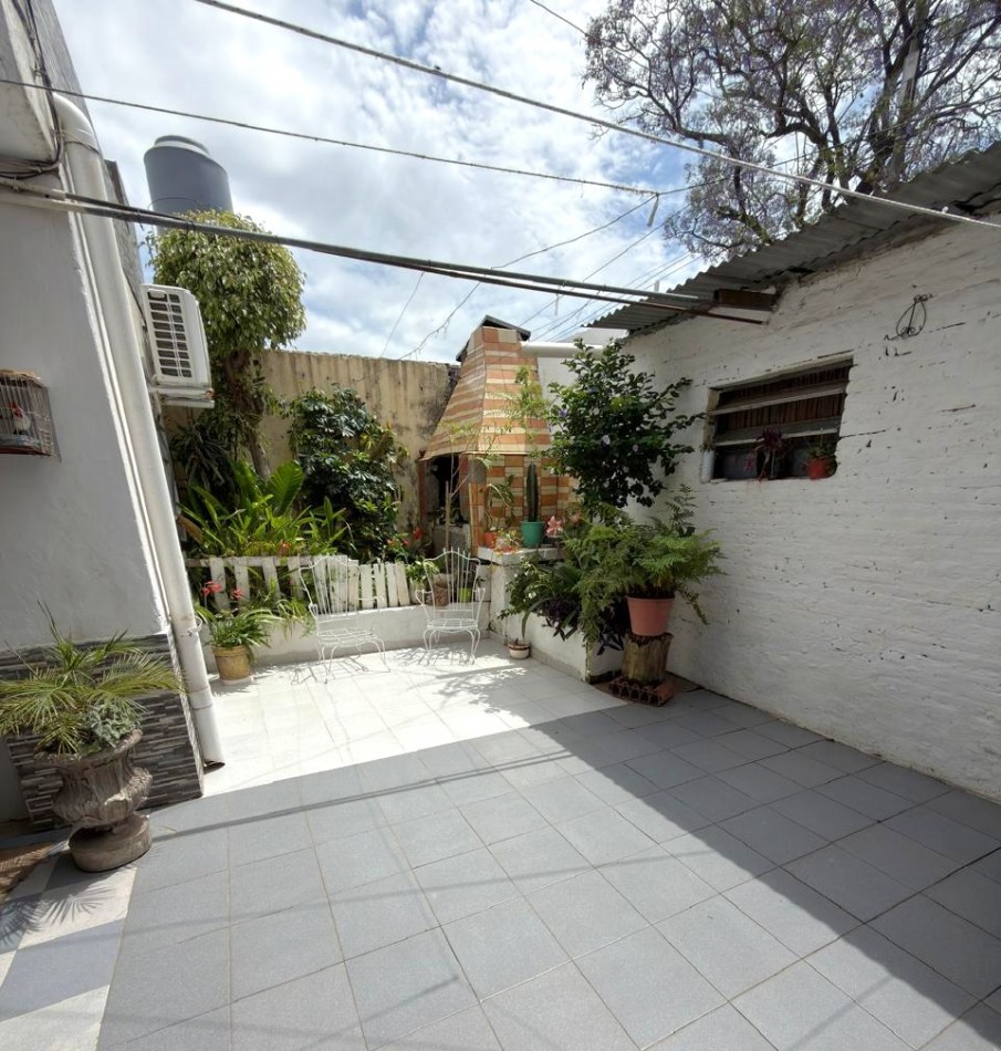 Patricios 600, casa 3 dormitorios, + local comercial.