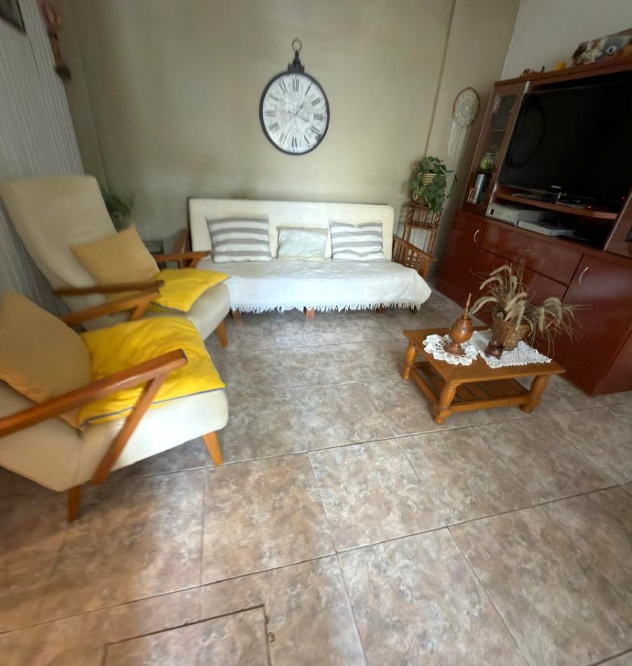 Patricios 600, casa 3 dormitorios, + local comercial.