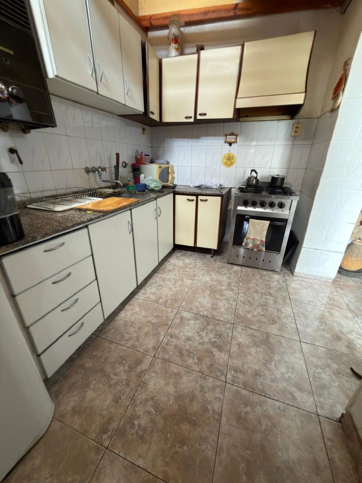 Patricios 600, casa 3 dormitorios, + local comercial.