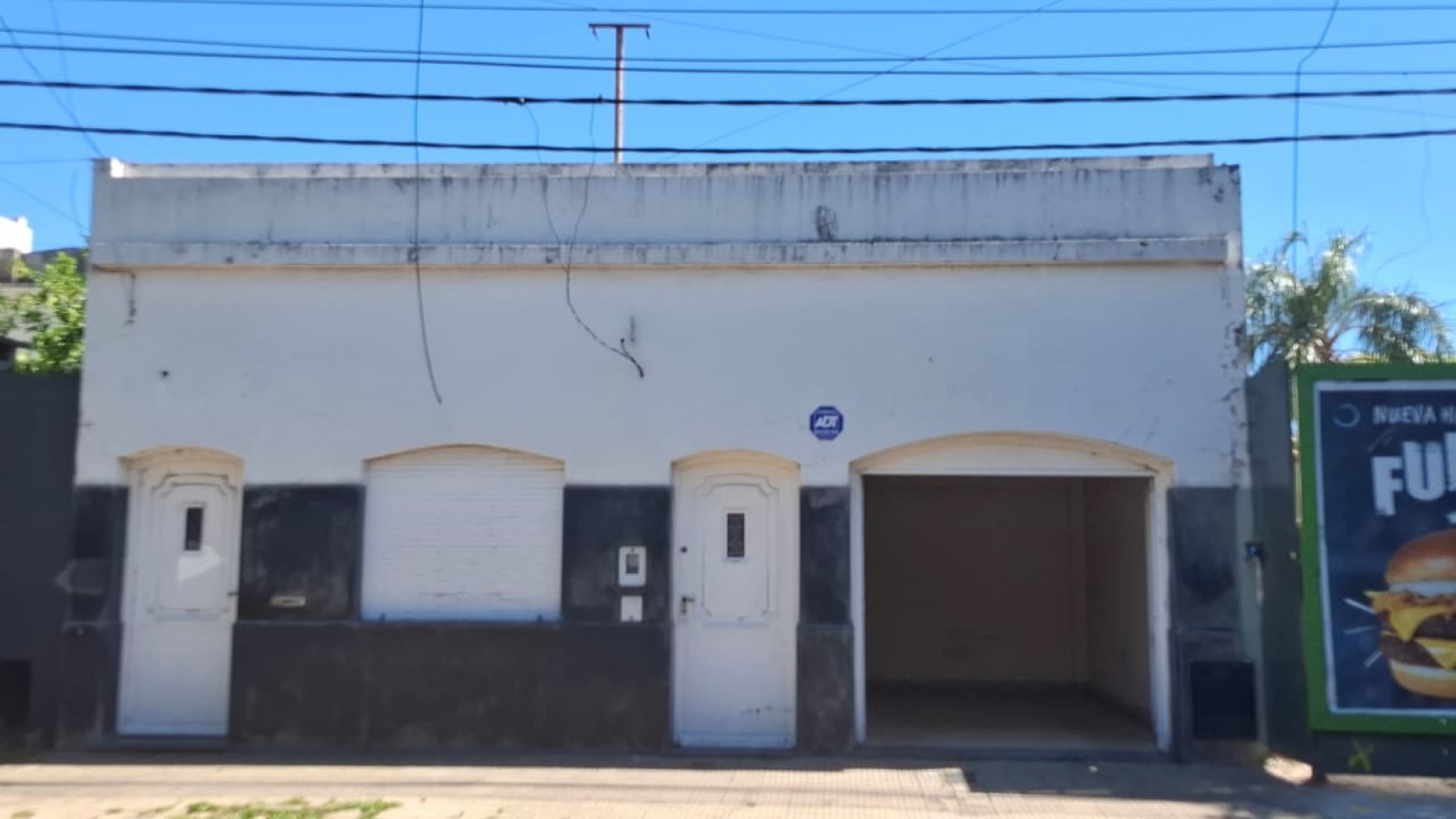 Reconquista al 900, excelente zona, casa amplia de 3 dormitorios, con oficina.