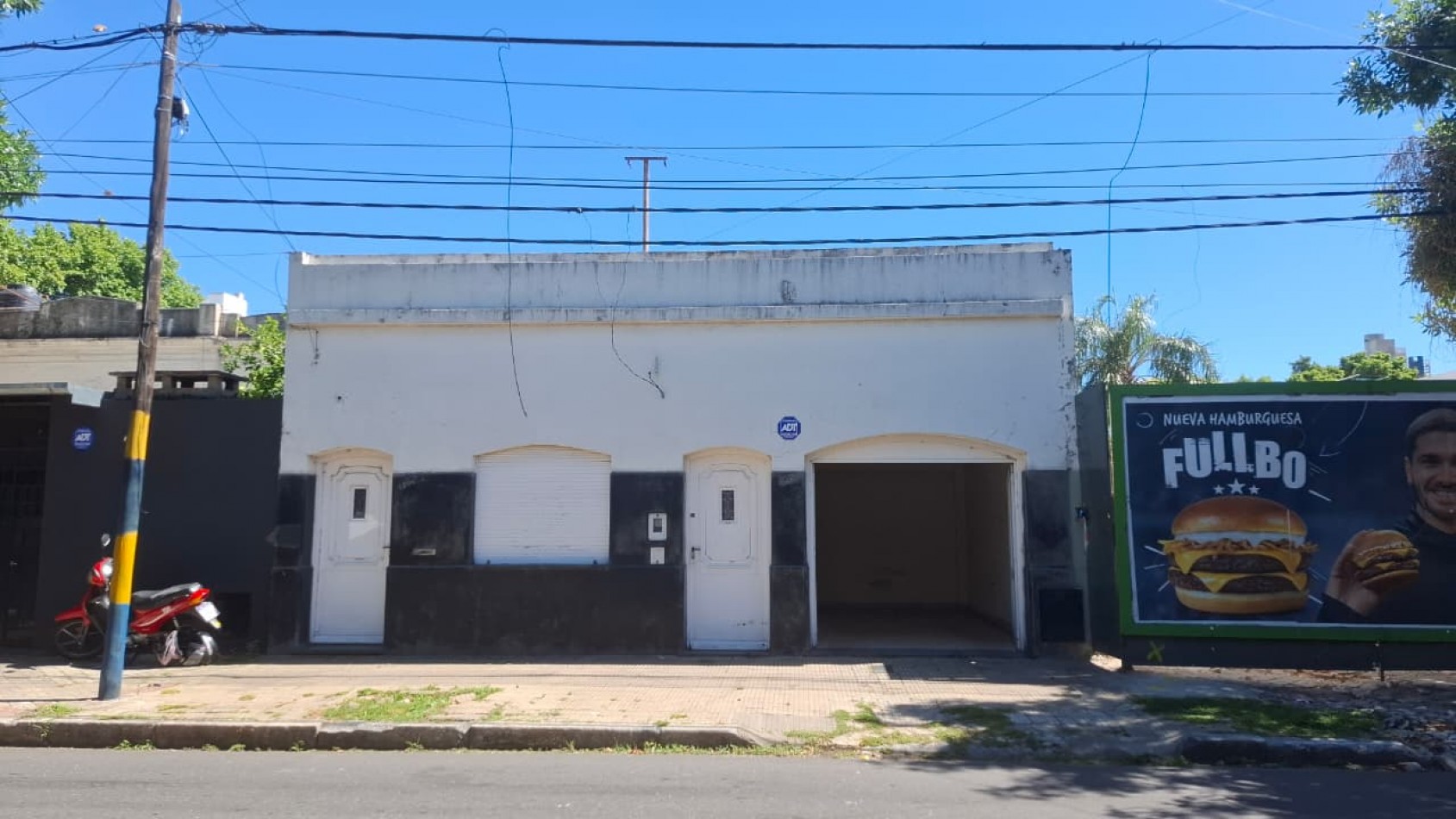 Reconquista al 900, excelente zona, casa amplia de 3 dormitorios, con oficina.