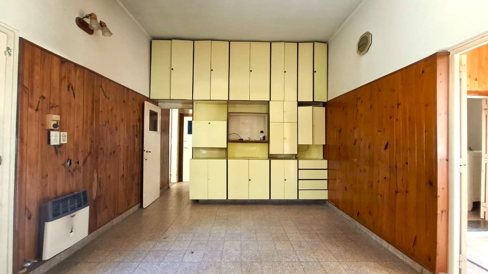 Reconquista al 900, excelente zona, casa amplia de 3 dormitorios, con oficina.