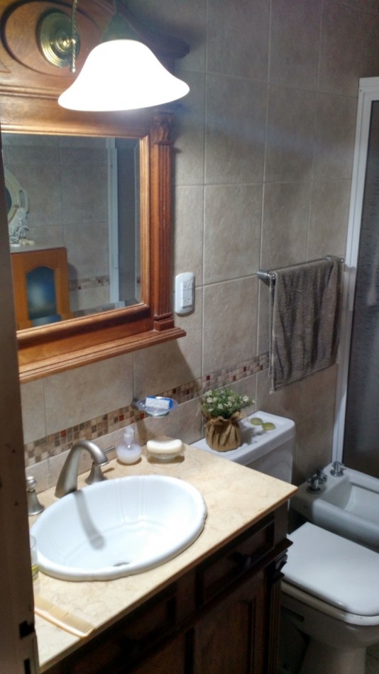 Santa Teresa, Av. Sarmiento 100, Excelente propiedad, 4 dormitorios, Jardin, Pileta