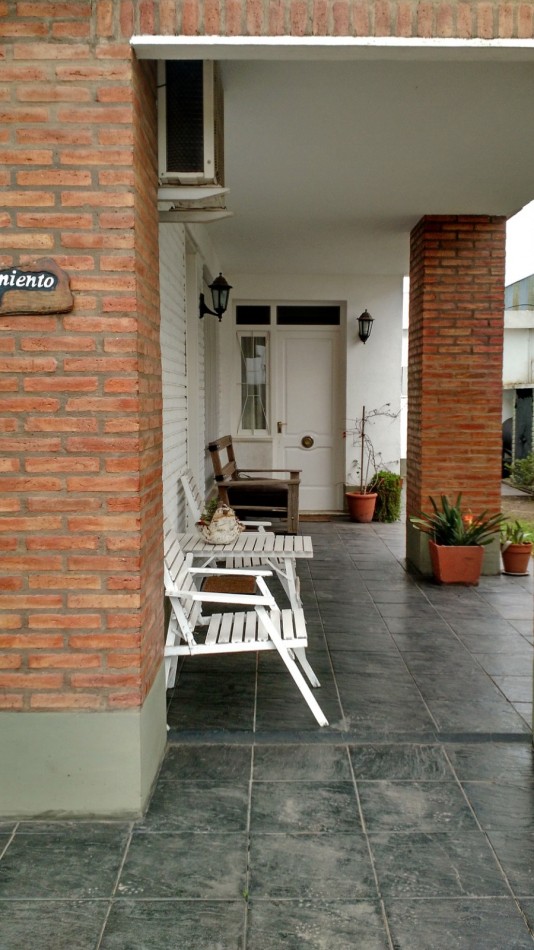 Santa Teresa, Av. Sarmiento 100, Excelente propiedad, 4 dormitorios, Jardin, Pileta