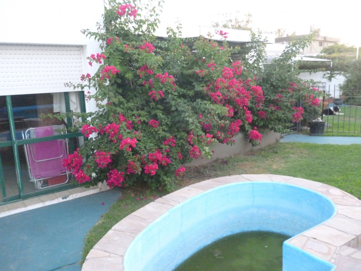 Santa Teresa, Av. Sarmiento 100, Excelente propiedad, 4 dormitorios, Jardin, Pileta