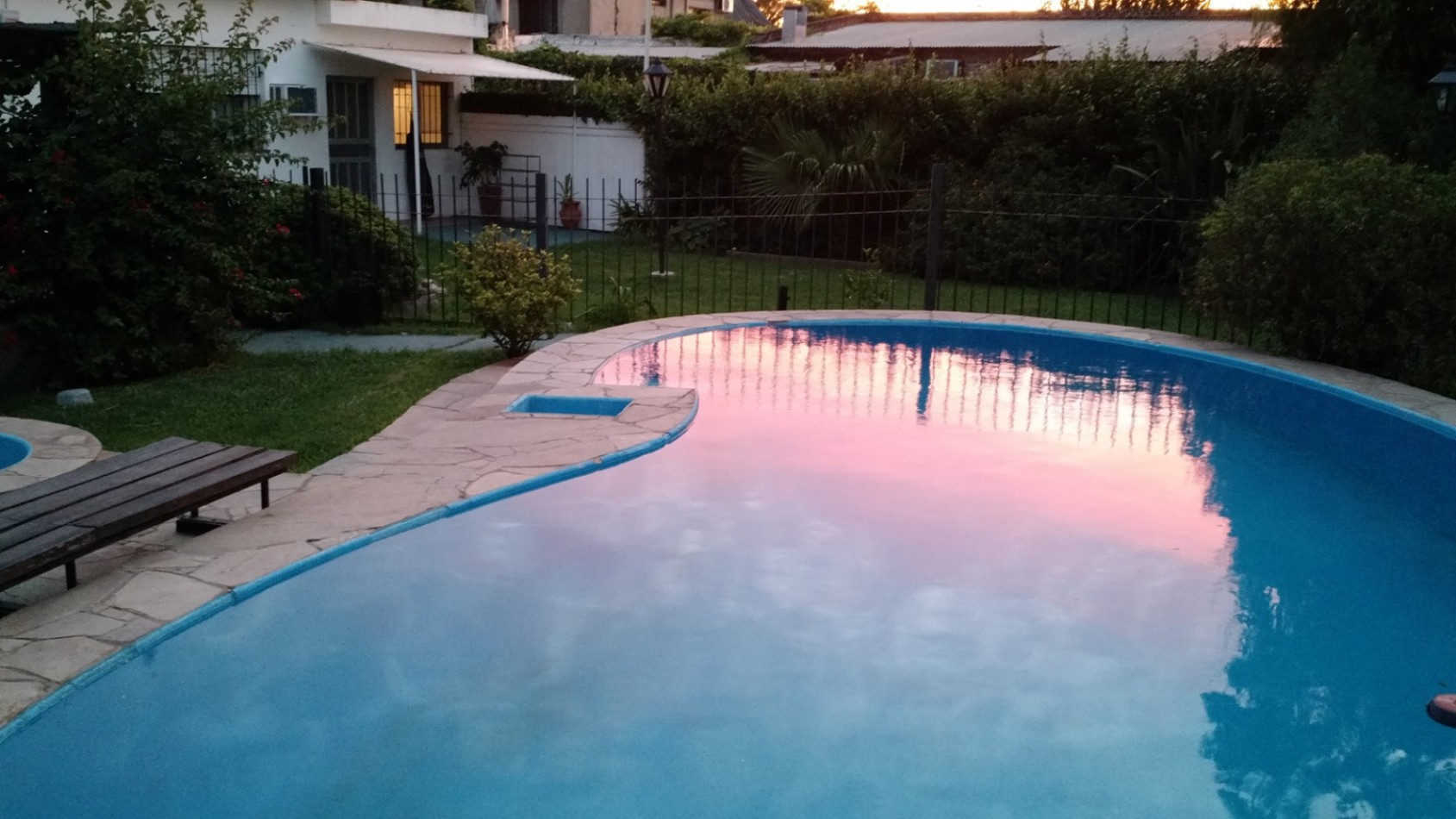 Santa Teresa, Av. Sarmiento 100, Excelente propiedad, 4 dormitorios, Jardin, Pileta