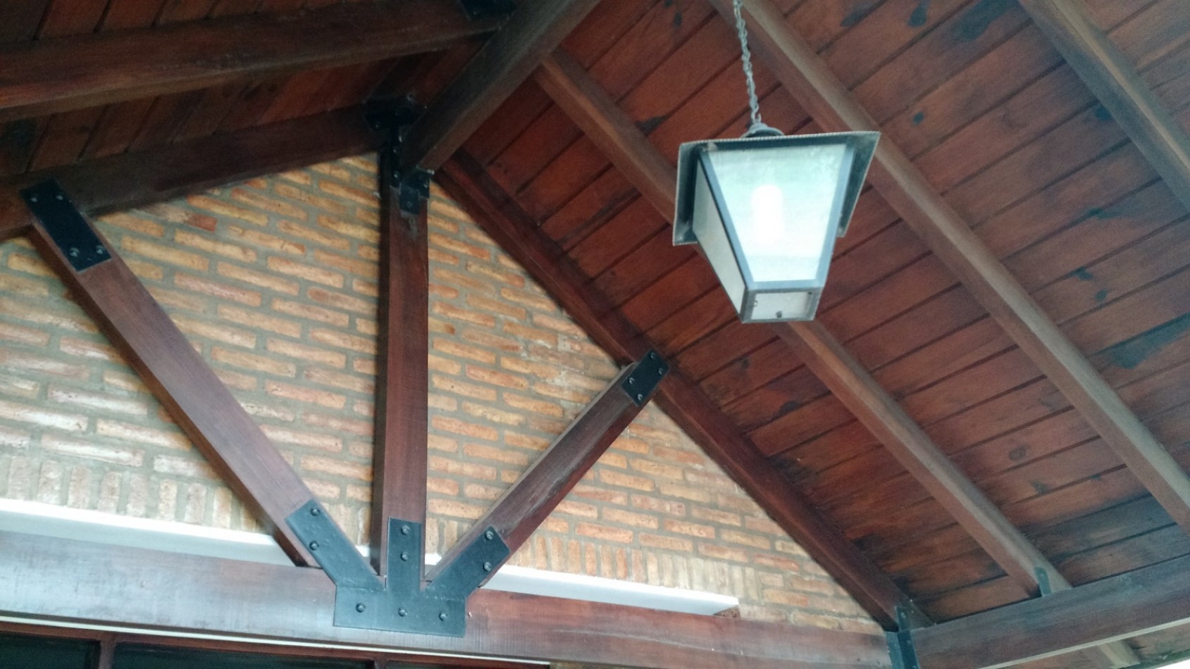 Santa Teresa, Av. Sarmiento 100, Excelente propiedad, 4 dormitorios, Jardin, Pileta