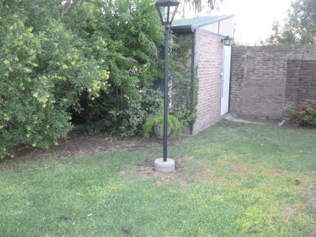 Santa Teresa, Av. Sarmiento 100, Excelente propiedad, 4 dormitorios, Jardin, Pileta