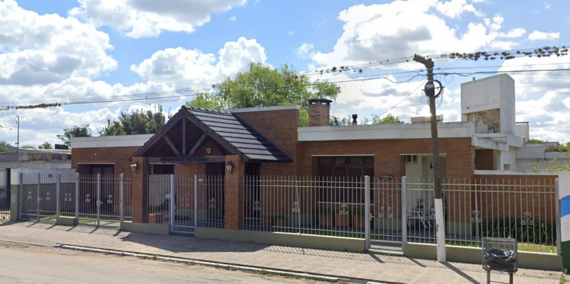 Santa Teresa, Av. Sarmiento 100, Excelente propiedad, 4 dormitorios, Jardin, Pileta