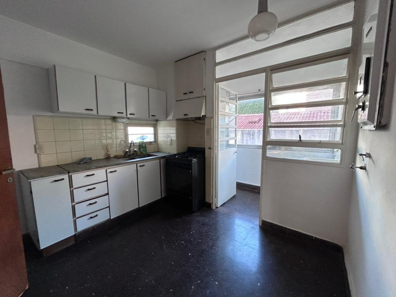 Departamento en Venta, 2 dormitorios - 3 de Febrero, Pueyrredon, Barrio Lourdes.