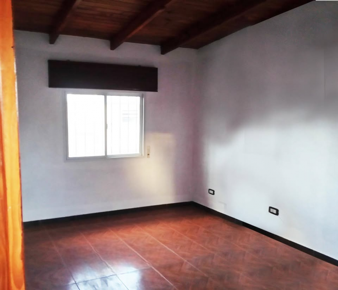 Junin 1200, propiedad interna, dos dormitorios, excelente estado.