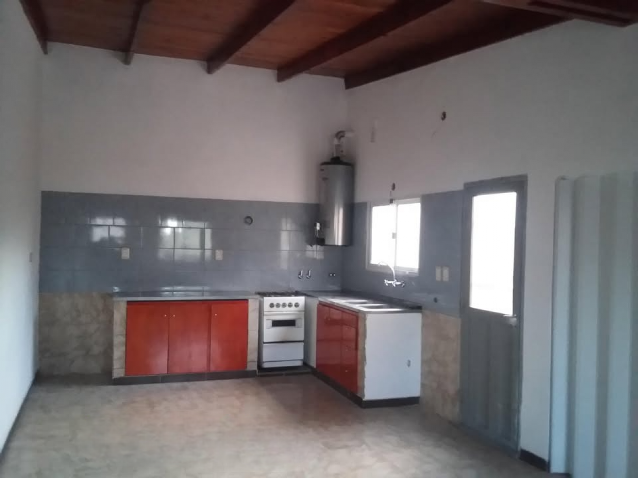 Junin 1200, propiedad interna, dos dormitorios, excelente estado.