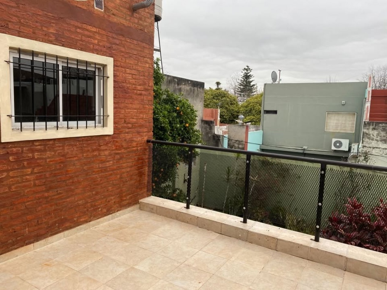 Junin 1200, propiedad interna, dos dormitorios, excelente estado.