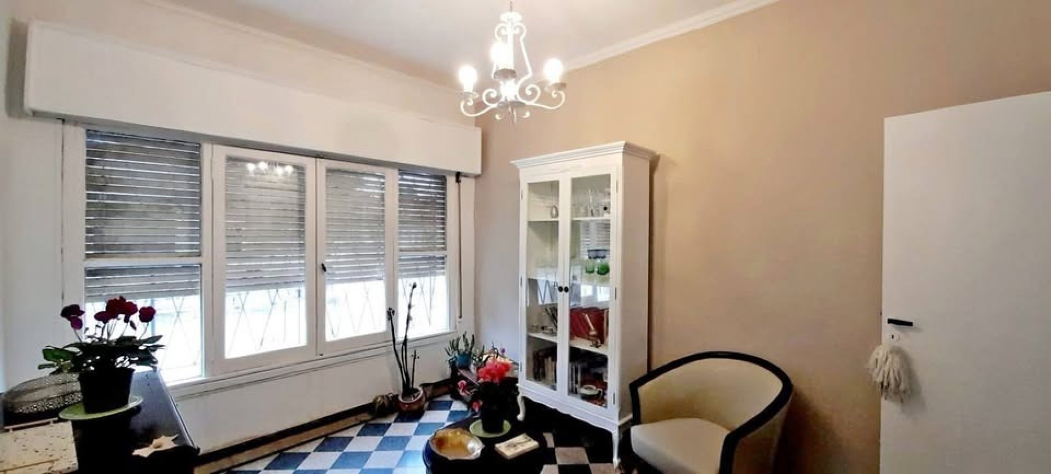 Centenario 700, propiedad de dos dormitorios, con patio y terraza