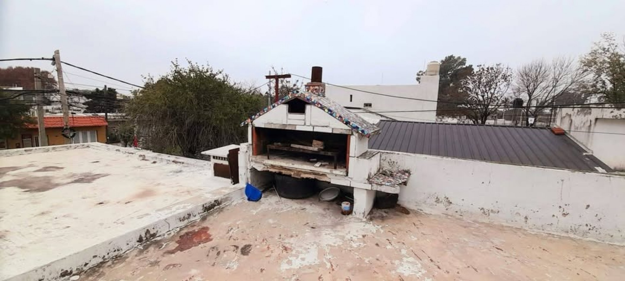 Centenario 700, propiedad de dos dormitorios, con patio y terraza