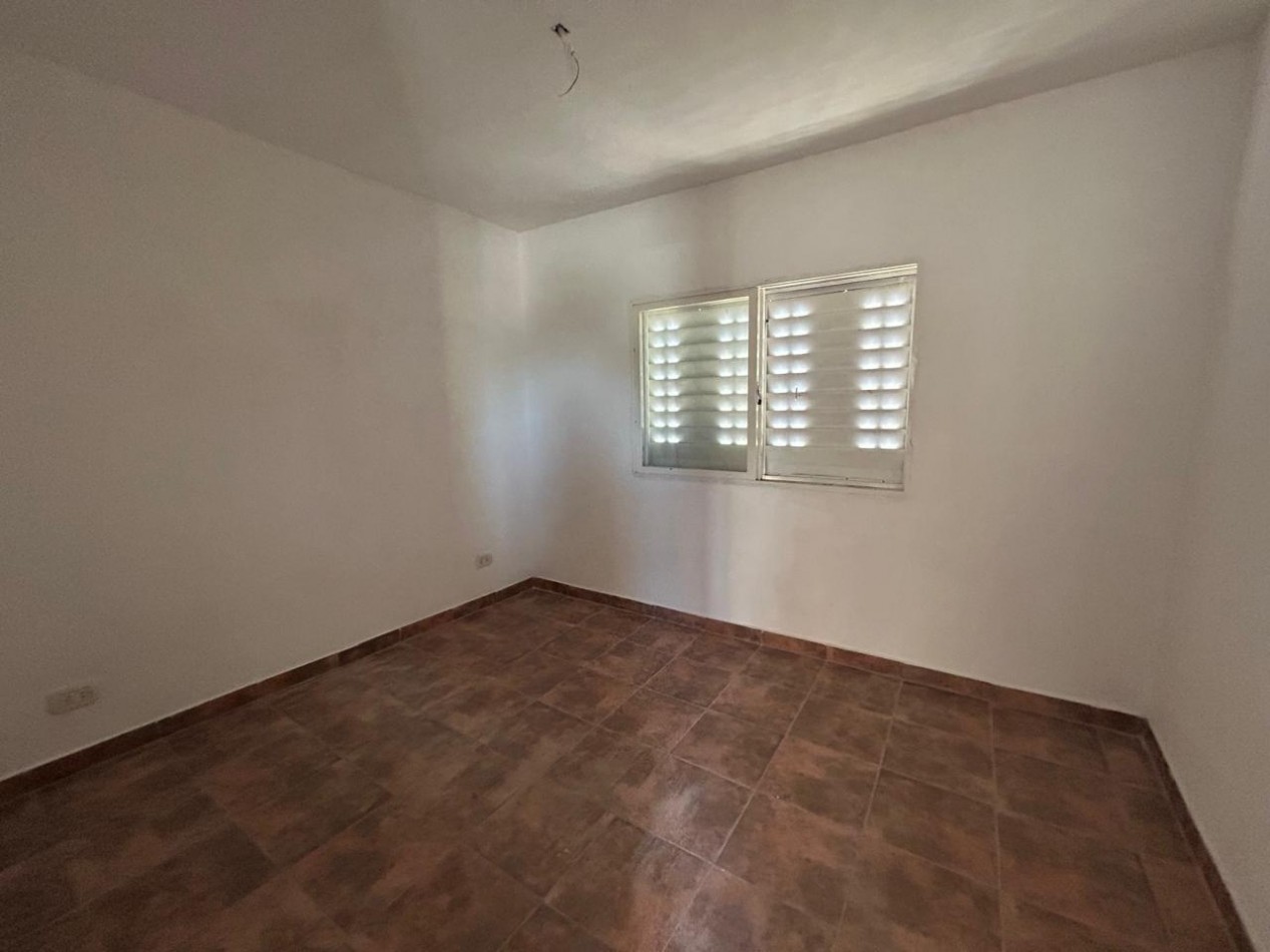 Castagnino 1600. Departamento dos dormitorios, planta alta. 