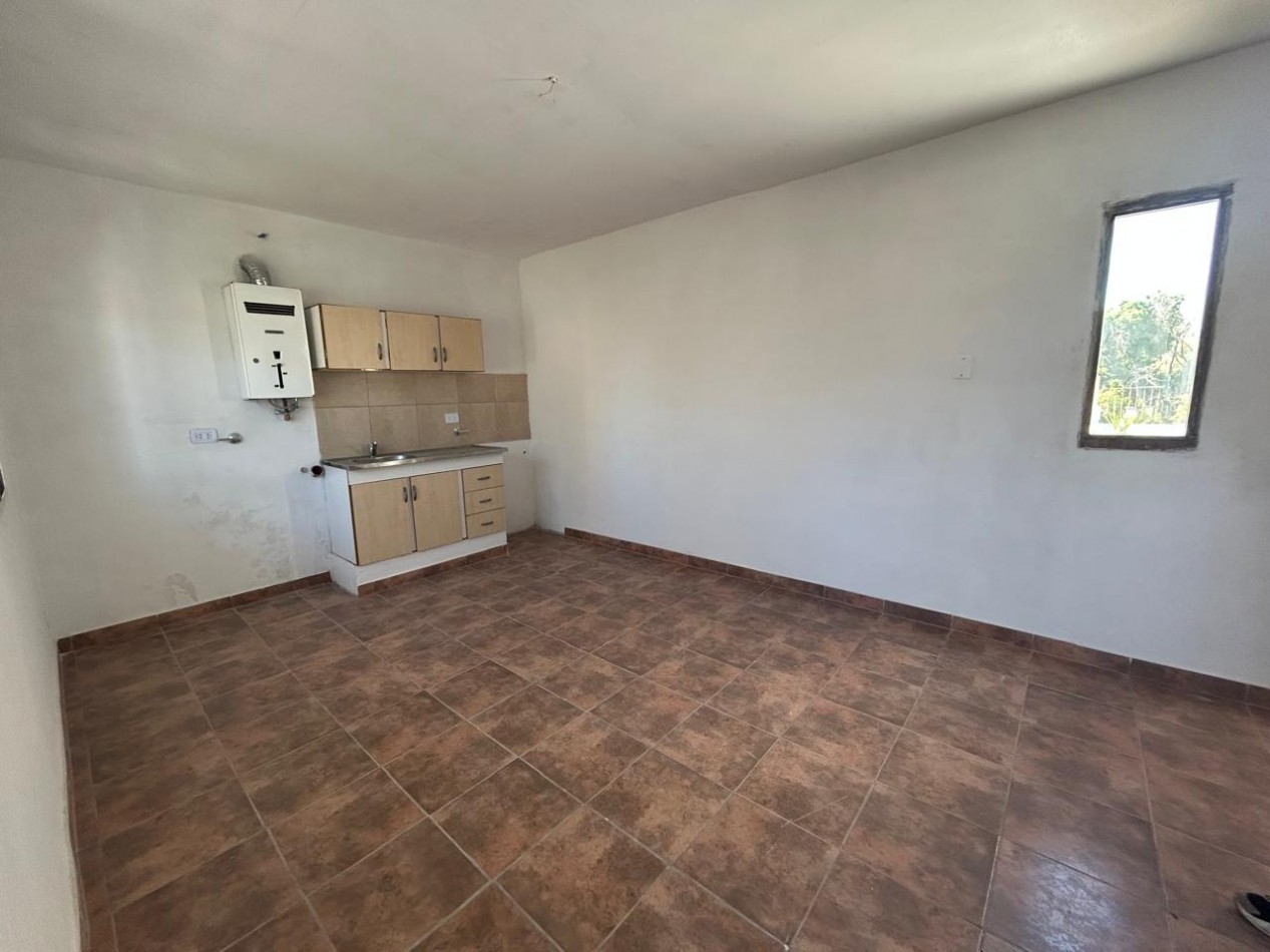 Castagnino 1600. Departamento dos dormitorios, planta alta. 