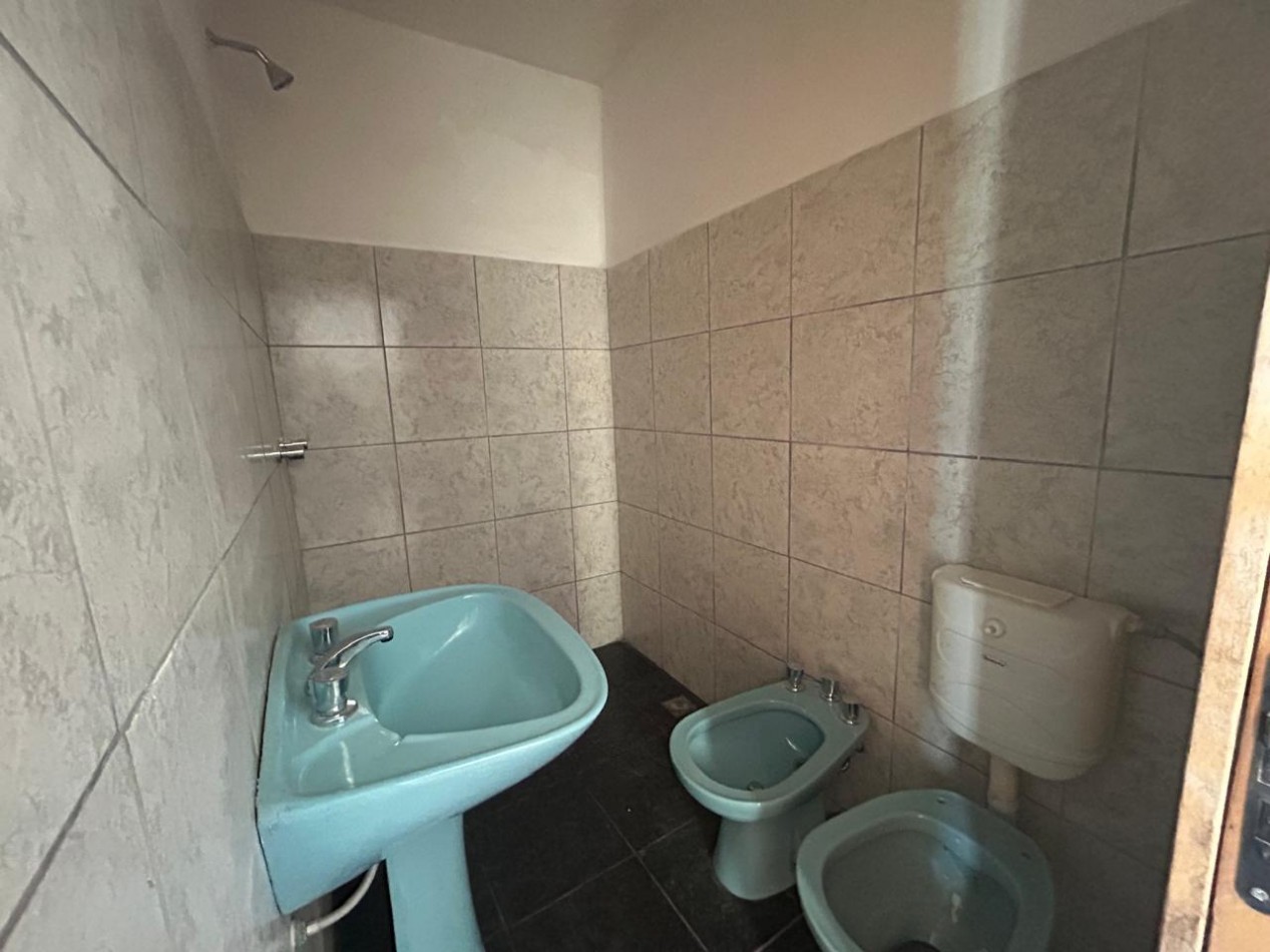 Castagnino 1600. Departamento dos dormitorios, planta alta. 