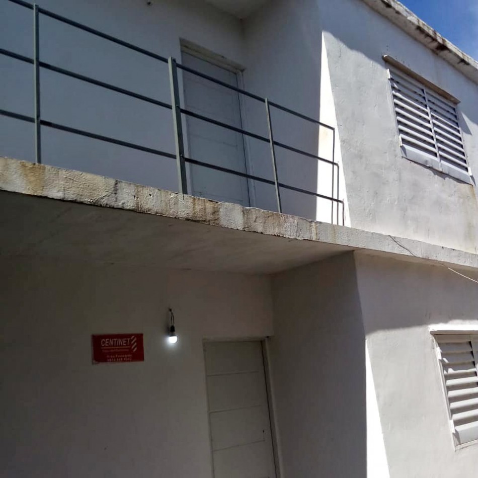 Castagnino 1600. Departamento dos dormitorios, planta alta. 