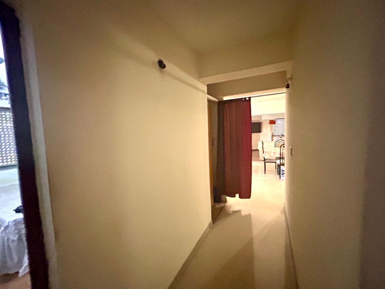 Corrientes 4400, esquina, 2 propiedades, casa en planta alta mas comercio en planta baja. 