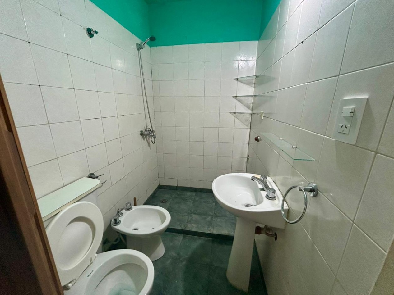 Primero de mayo 3300, monoambiente, al frente, planta baja.